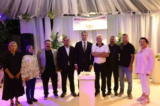 Niğde Sağırlar Spor Kul&uuml;b&uuml;, S&uuml;per Lig&rsquo;e y&uuml;kselmeyi kutladı
