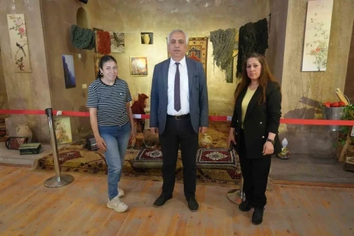 Niğde’ye özgü dokuma halılar sanatseverlerle buluştu
