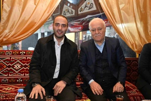 Nihat Hatipoğlu, Ramazan sohbetiyle Gaziosmanpaşa&rsquo;da g&ouml;n&uuml;lleri buluşturdu
