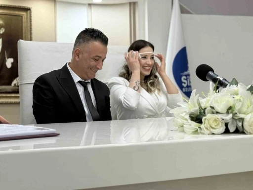 Nikah salonlarında &lsquo;14 Şubat&rsquo; yoğunluğu: 14 &ccedil;ift &lsquo;Sevgililer G&uuml;n&uuml;&rsquo;nde evlendi
