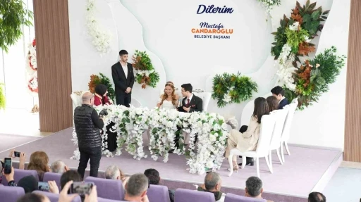 Nikah salonunda ilk önce kız istendi, ardından nikah kıyıldı

