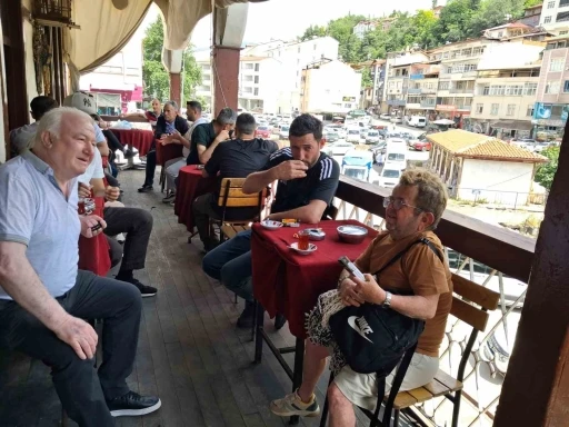 Niksar&rsquo;da yaşayan 1 metrelik adam il&ccedil;enin neşe kaynağı oldu
