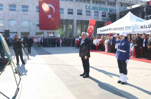 Nil&uuml;fer, 19 Mayıs&rsquo;ı Cumhuriyet Meydanı&rsquo;nda karşıladı
