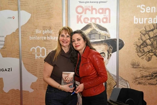 Nil&uuml;fer A&ccedil;ıkalın Osmangazi&rsquo;de okurlarıyla buluştu
