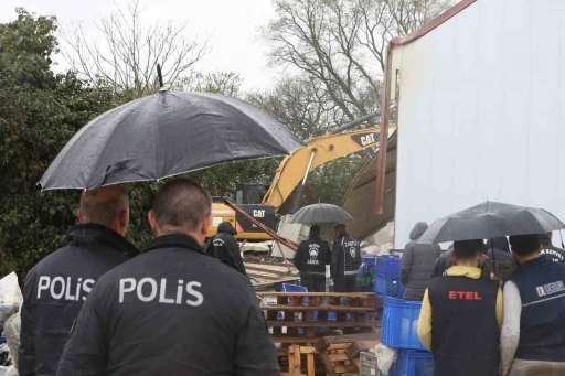 Nil&uuml;fer Belediyesi ka&ccedil;ak yapılarla m&uuml;cadelede kararlı
