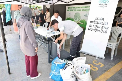Nil&uuml;fer&rsquo;de atık kağıtları getiren hediye kazanıyor
