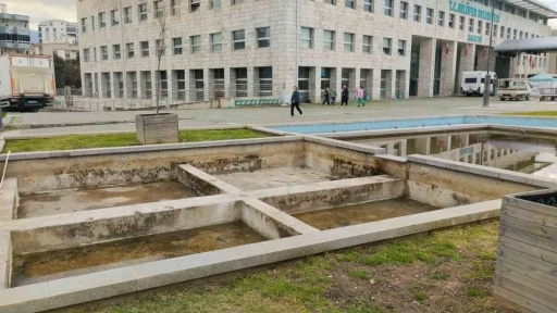 Nil&uuml;fer&rsquo;de atıl s&uuml;s havuzları kent bah&ccedil;esine d&ouml;n&uuml;ş&uuml;yor

