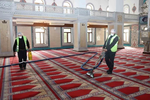 Nil&uuml;fer&rsquo;in ibadethanelerinde bahar temizliği
