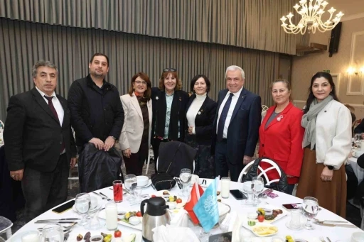 Nil&uuml;fer kardeşlik sofrasında buluştu

