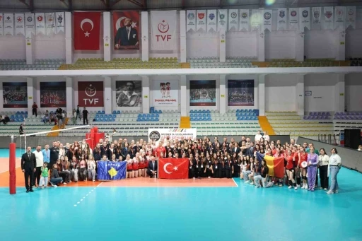 Nil&uuml;fer Uluslararası Spor Şenlikleri &lsquo;Kardeş Kentler Turnuvası&rsquo; ile sona erdi
