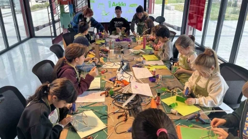 Nil&uuml;ferli &ccedil;ocuklar hem eğleniyorlar, hem &ouml;ğreniyorlar
