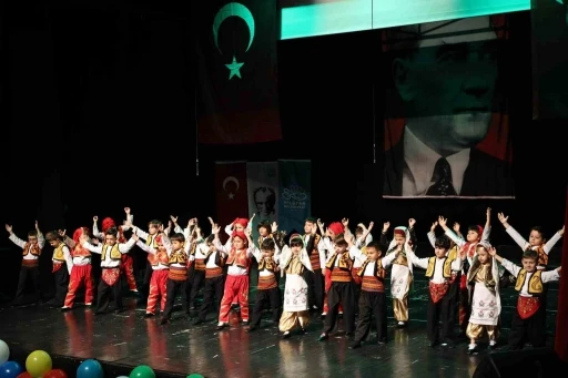 Nil&uuml;ferli miniklerin mezuniyet sevinci
