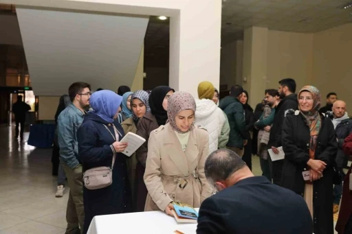 N&Ouml;H&Uuml;&rsquo;de "Kayıp Coğrafya&rsquo;nın İzinde: Kud&uuml;s ve Doğu T&uuml;rkistan" konferansına yoğun ilgi
