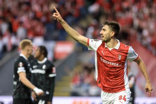 Nottingham Forest evinde Aston Villa&rsquo;yı devirdi
