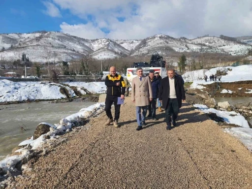 Nuhlar K&ouml;y&uuml;&rsquo;nde ge&ccedil;ici k&ouml;pr&uuml; &ccedil;alışmaları yerinde incelendi
