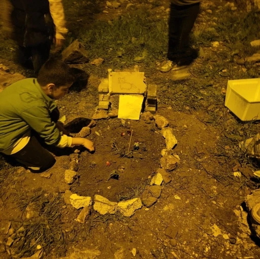 Nusaybin&rsquo;de &ccedil;ocuklardan telef olan kediye anlamlı veda
