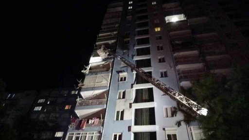Ocakta unutulan yemek 15 katlı apartmanı tahliye ettirdi
