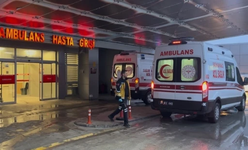 Ocakta unutulan yemekten &ccedil;ıkan gaz anne ve iki oğlunu zehirledi
