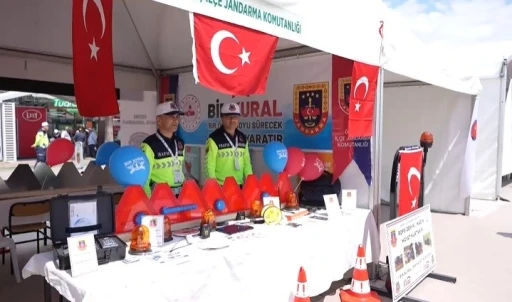 Ödemiş’te Jandarma trafik ekiplerinden fuar alanında bilgilendirme standı
