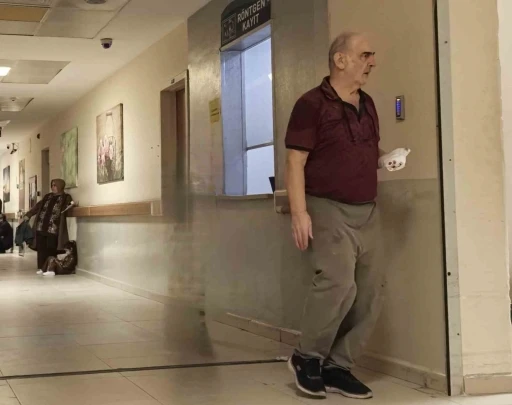 Odun keserken az daha elinden oluyordu
