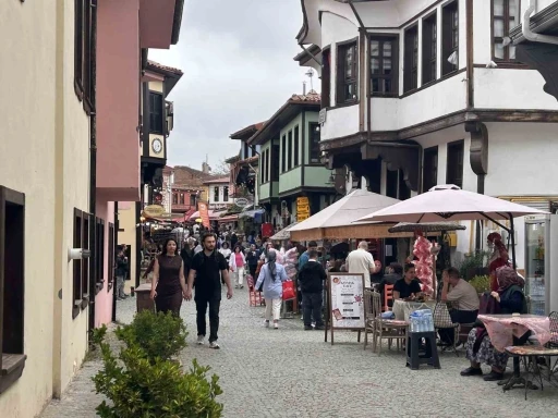 Odunpazarı’na yerli ve yabancı turistlerden yoğun ilgi
