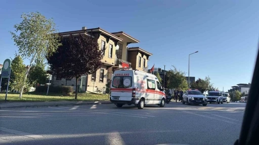 Odunpazarı&rsquo;nda bı&ccedil;aklı kavga: Polisin dikkati olayın b&uuml;y&uuml;mesini engelledi

