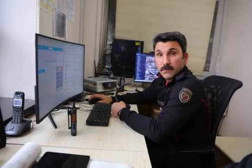 Oğlu depremde hayatını kaybetti, baba binden fazla canın kurtarılmasına &ouml;nc&uuml;l&uuml;k etti
