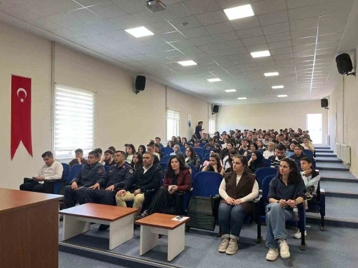 &Ouml;ğrenci ve &ouml;ğretmenlere bağımlılıkla m&uuml;cadele eğitimi

