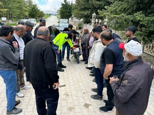 &Ouml;ğrenci ve vatandaşlara g&uuml;venli trafik anlatıldı
