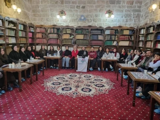 &Ouml;ğrenciler Aksaray&rsquo;daki okuma sohbetinde bir araya geldi
