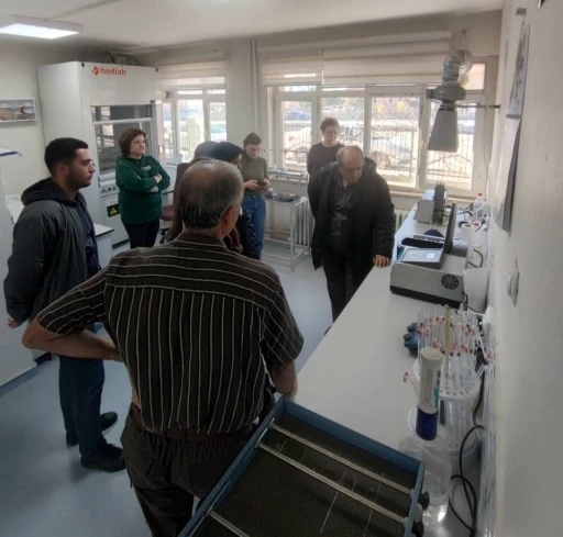 Öğrenciler analizleri yerinde gördü
