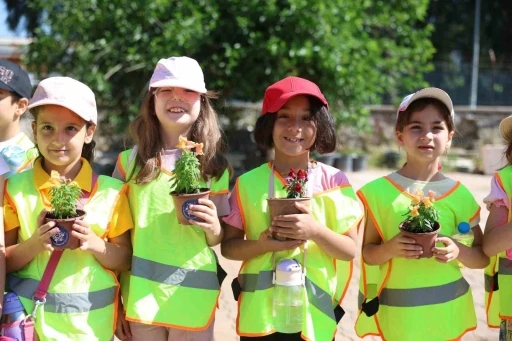Öğrenciler Başkan Çerçioğlu ile doğa sevgisini öğreniyor
