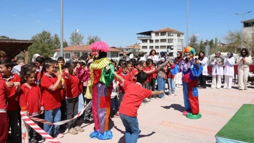 &Ouml;ğrenciler bilim şenliğinde heyecan dolu bir g&uuml;n yaşadı
