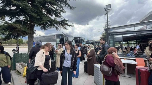 &Ouml;ğrenciler Bolu Otogarı&rsquo;nda yoğunluk oluşturdu
