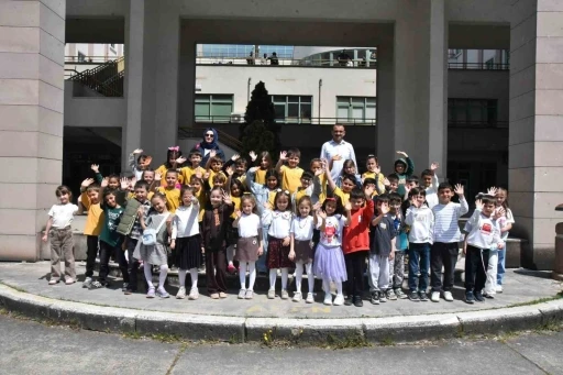 &Ouml;ğrenciler dondurulmuş hayvan m&uuml;zesini yakından inceledi
