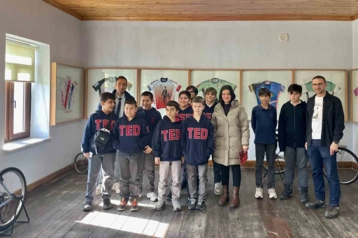 &Ouml;ğrenciler Ertan Ay&ccedil;etin bisikletevi&rsquo;nde Mysia yolları&rsquo;nı tanıdı
