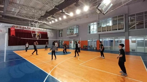 &Ouml;ğrenciler Gen&ccedil;lik Merkezinde spor ve sanatla buluştu

