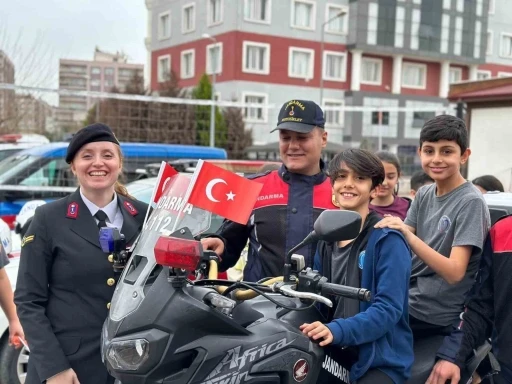 Öğrenciler jandarmayı yakından tanıdı
