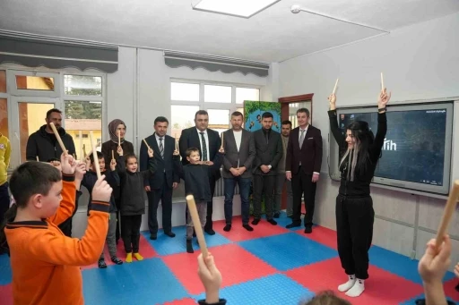 &Ouml;ğrenciler modern mini spor salonuna kavuştu
