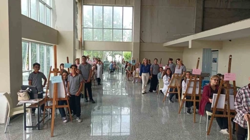 &Ouml;ğrenciler &ouml;ğretmen oldu, veliler yeniden sıralara d&ouml;nd&uuml;
