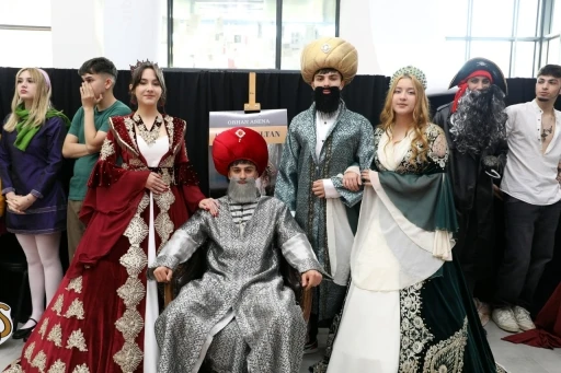 &Ouml;ğrenciler roman kahramanlarını tanıttı
