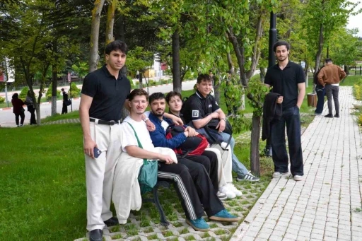 &Ouml;ğrenciler tarihi ve kamp&uuml;s alanlarını gezdi
