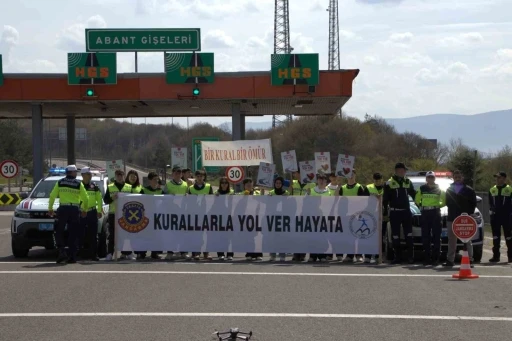 Öğrenciler trafik jandarması oldu
