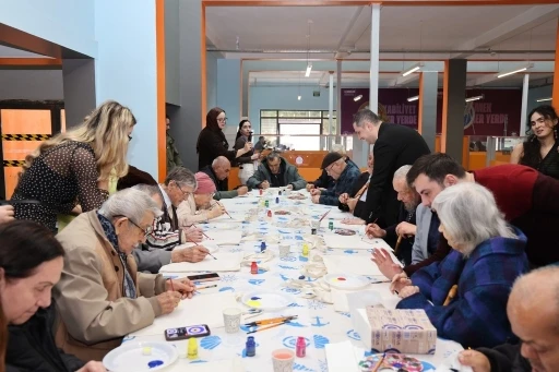 &Ouml;ğrenciler ve huzurevi sakinleri kuşaklar arası etkileşime dikkat &ccedil;ekti
