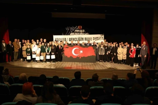 &Ouml;ğrencilerden İstiklal Marşı&rsquo;na anlamlı program

