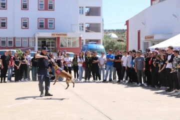 Öğrencilerden jandarmaya yoğun ilgi
