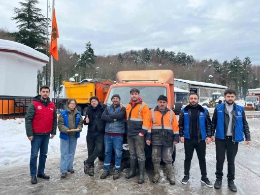 &Ouml;ğrencilerden karayolları &ccedil;alışanlarına anlamlı ziyaret
