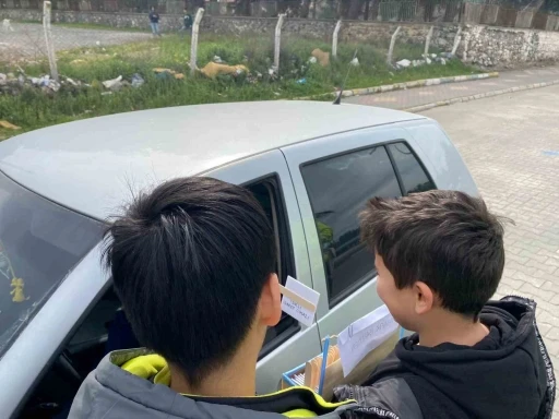 &Ouml;ğrencilerden s&uuml;r&uuml;c&uuml;lere hem sınav hem ikram
