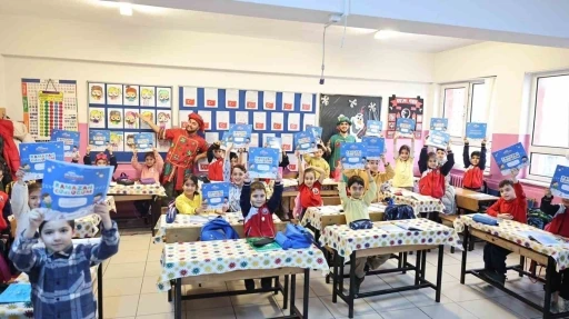 &Ouml;ğrencilere &ccedil;at kapı tiyatro s&uuml;rprizi
