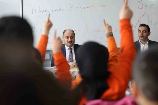 &Ouml;ğrencilere kendi hikayesini anlattı
